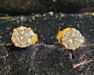 Pair of diamond and gold stud earrings..... .80 ct.