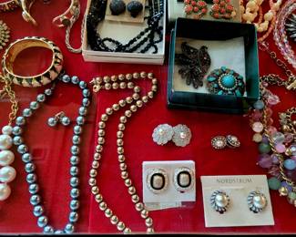 Assorted high quality fashion jewelry