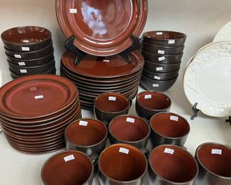 "Linden Street" casual dinnerware set