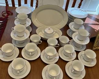 Noritake platinum trim dinnerware "Tahoe" pattern