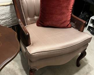 Button-back boudoir chair