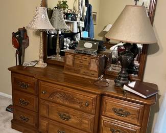 Stunning solid oak SUMTER CABINET CO. bedroom outfit!