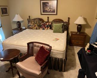 Huge master bedroom - FULL OF FINE THINGS!