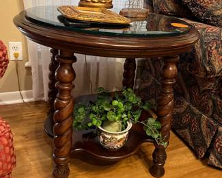 Lovely barley-twist table