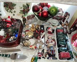 Ornaments & trinkets