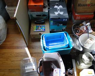 Plastic storage containers