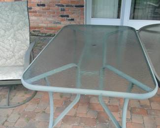 Rectangular patio table