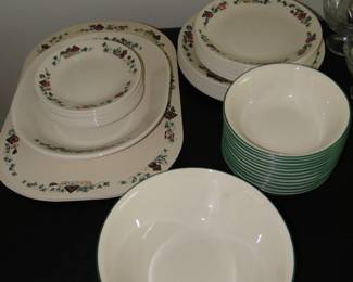 These are Corelle plates, a complete set
