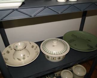 And more serving pieces go with them