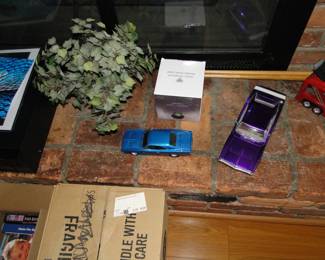 Another random floor picture, with some cars