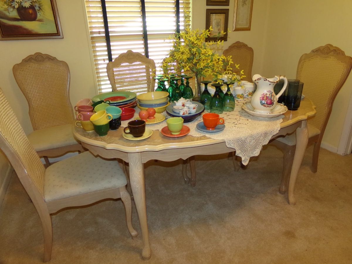 Nice Table and Six Chairs in great shape - Fiesta Dish Ware - collectable glassware - Floral arrangement