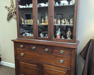 Craftique China Cabinet