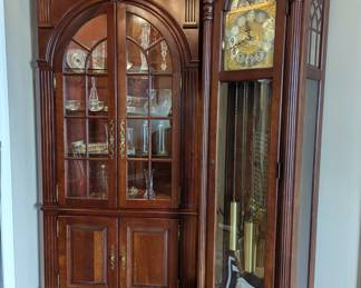 Pennsylvania House Corner Cabinet 