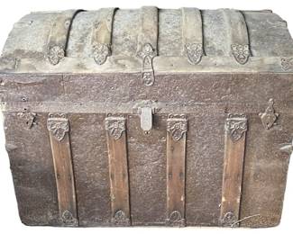 Rustic Wood Trunk