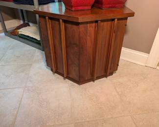 Lane Accent Table