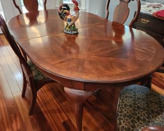 Dining Room Table with Four Dining Chairs and Leaf. Very nice. 