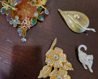 Kirks Folly on the upper left and Vintage Pins