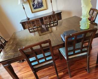 Beautiful Thomasville Oriental Style Table. 6 Oriental Style Chairs and Two Leafs. 