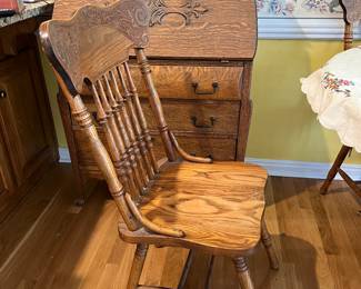 Oak kitchen table - 2 leafs - 6 chairs