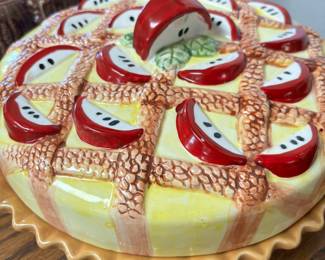 Ceramic Apple Pie Dish with Lid