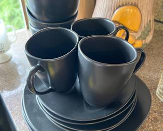 Home Trends Matte Black Dinnerware Set