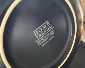 Home Trends Matte Black Dinnerware Set