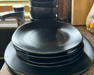 Home Trends Matte Black Dinnerware Set