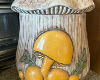 Arnel's Ceramic Mushroom Cookie Jar, Salt & Pepper Shakers
