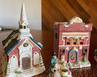 Assortment of Christmas Decor & Ornaments