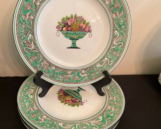 Wedgwood Green Florentine Urn painted plates set of 5-$200