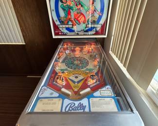 Bally 1976 Bicentennial Freedom pinball machine in great working condition.
