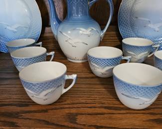 Pattern: Seagull by Bing & Grondahl
Description: Blue Background, Seagull, Gold Trim
Status: Discontinued. Actual: 1895 - 1997