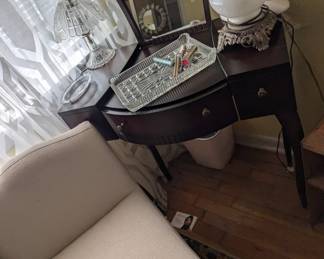 Bombay dressing table