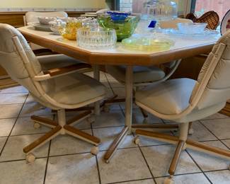 80s style kitchen table with 4 rolling chairs