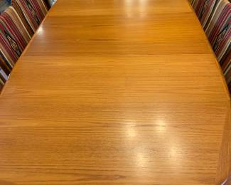 Danish style MCM dining room set 17 'X 3,1/2', one removable leaf, 8 chairs