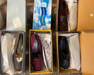 Woman's Shoes NIB
