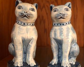 A pair of early 19th century Faiance majolica cats, perhaps by Delft