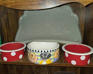Dog dishes & mat