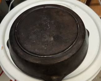 Cast Iron 5 SK Made in USA D1 skillet