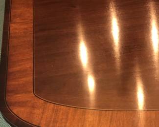 Showing beautiful banding around the table.