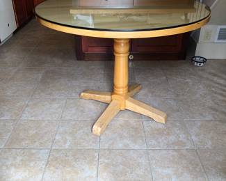 Round Kitchen Table. 42in Diameter | 30.3/4in H