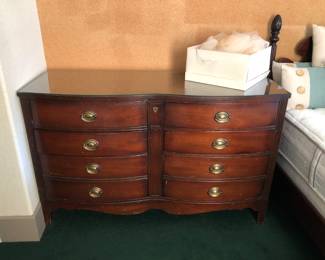Vintage 8 Drawer Dresser. 54in L | 20in D | 34in H