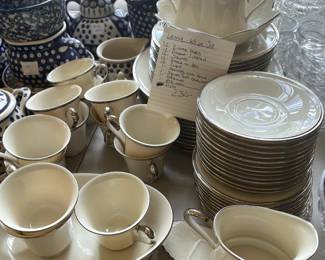 #340 Lenox 65 pc - Solotaire - 12 place Settings $230.00