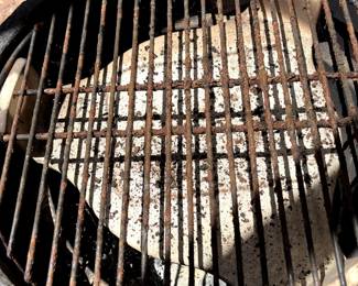 #75 Big Green Egg w/Attachable G=Hinge - (top Lid Broken) $300.00