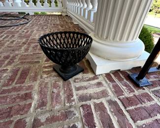 #136 Heavy Black Round Pot - 12 sq x 9 $25.00