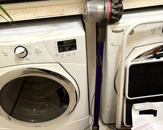 #127 Dyson v8 Animal w/attachments $100.00