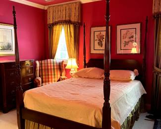 #245 Mahogany 4 poster Rice Queen Size Bed, (Headboard, Footboard) w/mattress/boxsprings $200.00