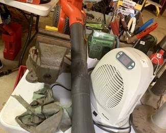 #410 Husqvarna gas blower $75.00