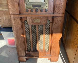 Reproduction vintage radio