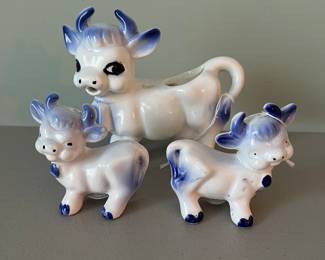 Vintage cow salt & pepper with creamer set